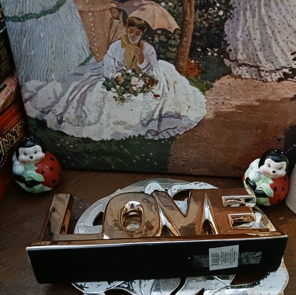 Shiny Pink Heart shaped dish And A Shiny Ceramic ✨️ "LOVE In The Air"💙 Sign. - Picture 12 of 14